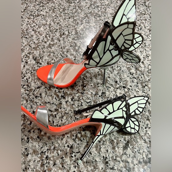 The iconic Beautiful Butterfly - Picture 5 of 10